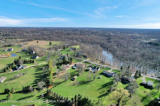 7360 Delta River Drive, Lansing, MI 48906