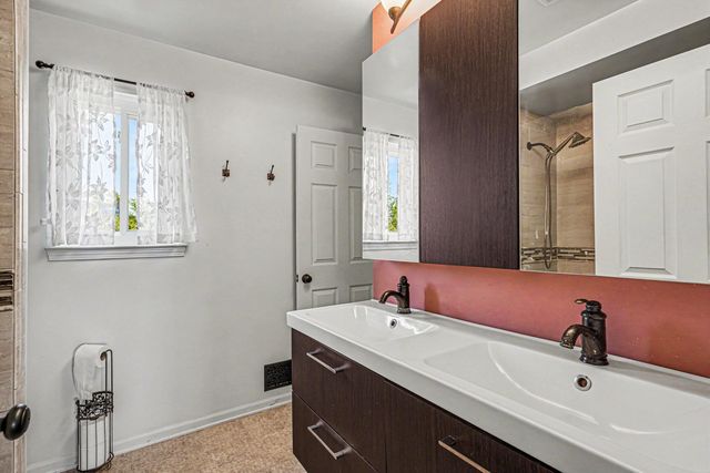 3843 Athens Avenue, Waterford, MI 48329