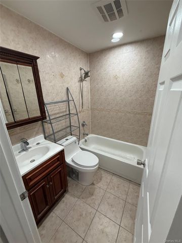 762 E 234th Street 3, Bronx, NY 10466