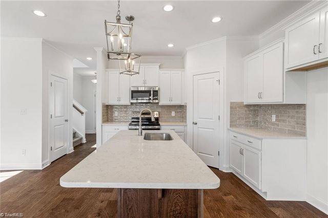 1675 Ashmead Lane, Clemmons, NC 27012