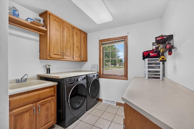 465 WINDING WATERS WAY, De Pere, WI 54115