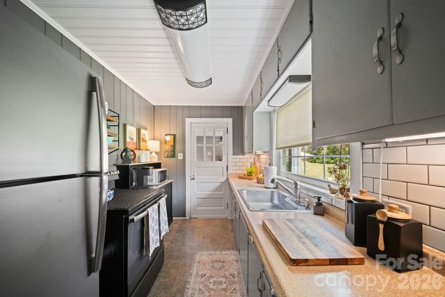 121 Johnson Street, Canton, NC 28716