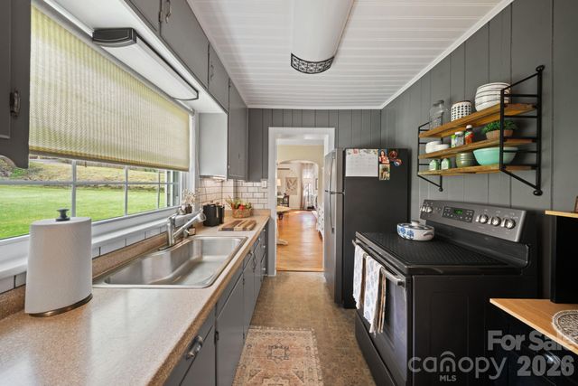 121 Johnson Street, Canton, NC 28716