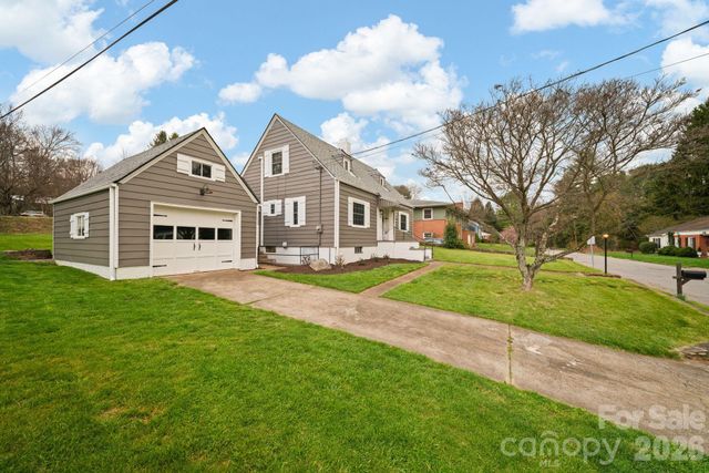 121 Johnson Street, Canton, NC 28716