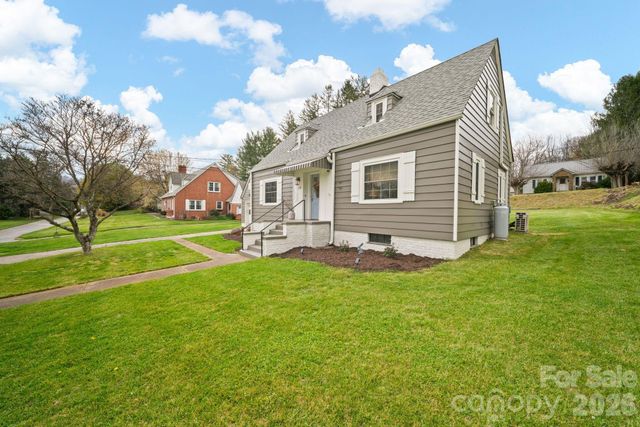 121 Johnson Street, Canton, NC 28716