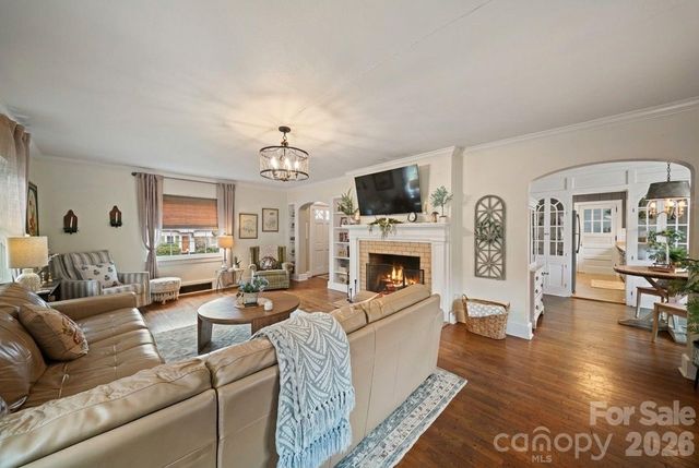 121 Johnson Street, Canton, NC 28716