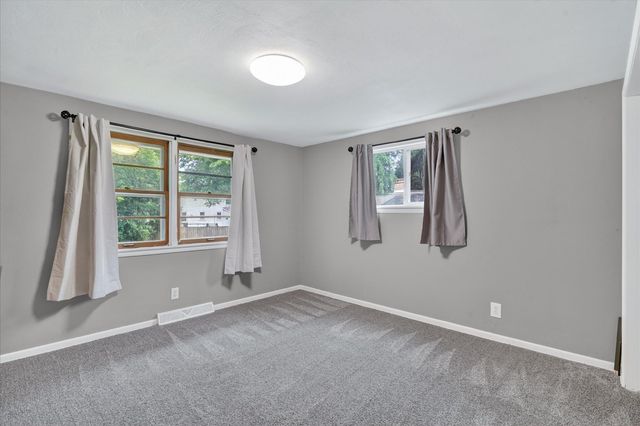 628 HIGH Terrace, Dekalb, IL 60115