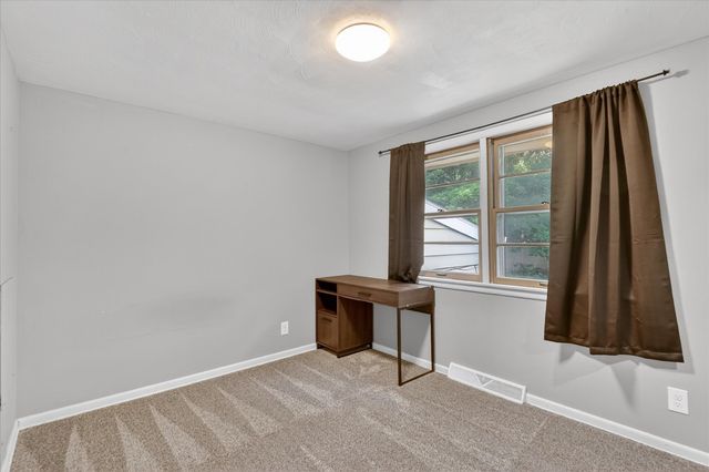628 HIGH Terrace, Dekalb, IL 60115