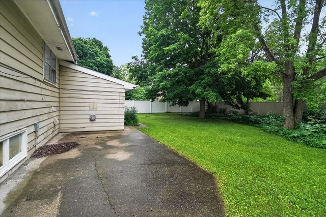 628 HIGH Terrace, Dekalb, IL 60115