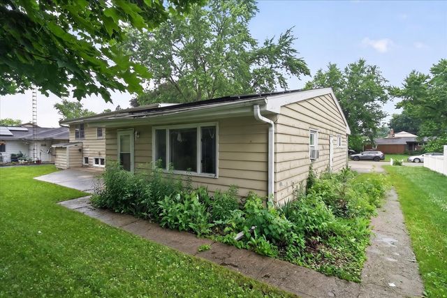 628 HIGH Terrace, Dekalb, IL 60115