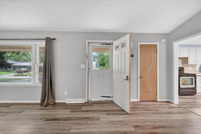 628 HIGH Terrace, Dekalb, IL 60115