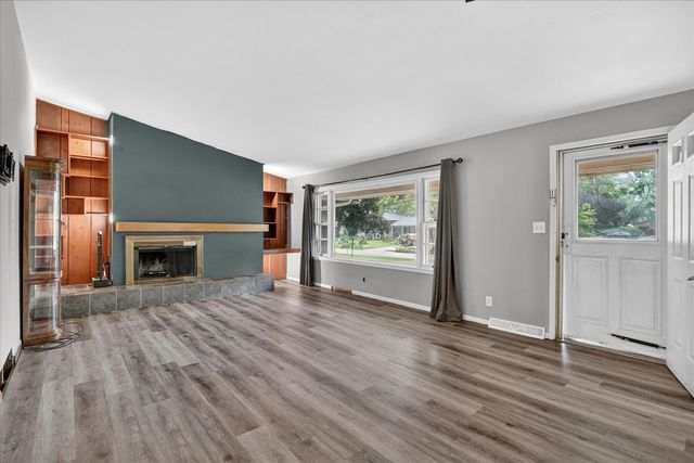 628 HIGH Terrace, Dekalb, IL 60115
