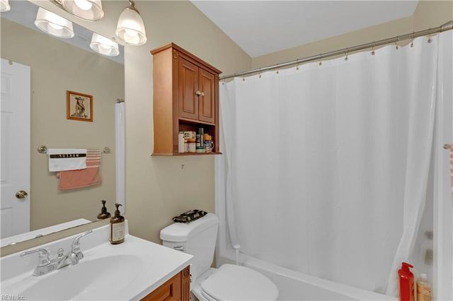 914 W Ocean View Ave Apt 201, Norfolk, VA 23503