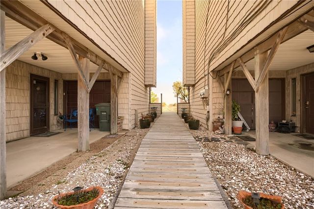 914 W Ocean View Ave Apt 201, Norfolk, VA 23503