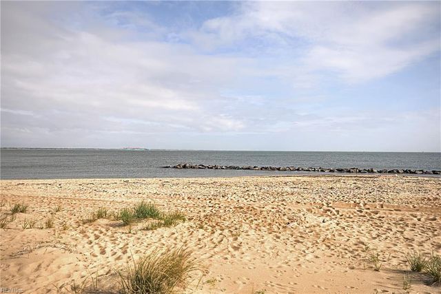 914 W Ocean View Ave Apt 201, Norfolk, VA 23503