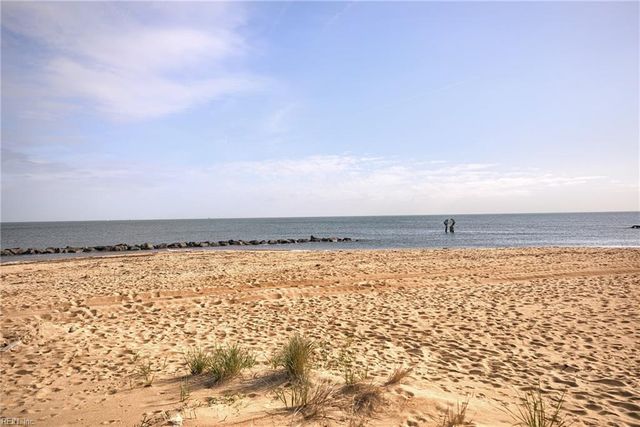 914 W Ocean View Ave Apt 201, Norfolk, VA 23503