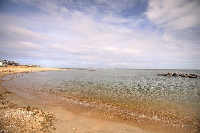 914 W Ocean View Ave Apt 201, Norfolk, VA 23503