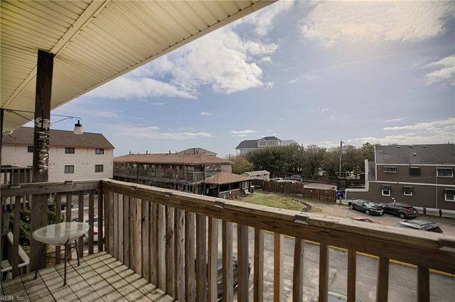 914 W Ocean View Ave Apt 201, Norfolk, VA 23503