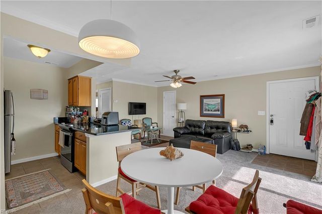 914 W Ocean View Ave Apt 201, Norfolk, VA 23503