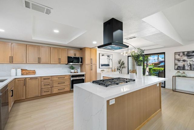 4 Maximo Way, Palm Desert, CA 92260