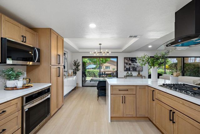 4 Maximo Way, Palm Desert, CA 92260