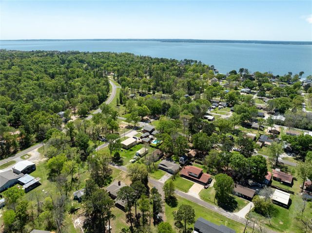145 Inlet Drive, Livingston, TX 77351