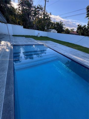 9335 SW 17th St, Miami, FL 33165