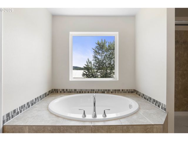 17114 Se RHODODENDRON St, Happy Valley, OR 97086