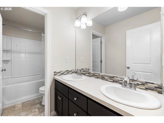 17114 Se RHODODENDRON St, Happy Valley, OR 97086