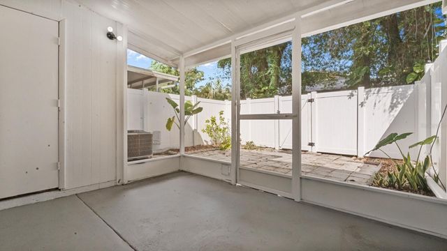 11717 WESSON CIRCLE E, Tampa, FL 33618