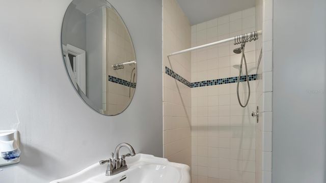 11717 WESSON CIRCLE E, Tampa, FL 33618