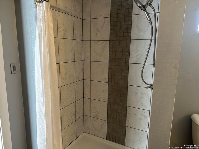 403.5 RETTA ST, Carrizo Springs, TX 78834