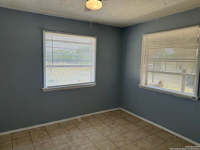 403.5 RETTA ST, Carrizo Springs, TX 78834