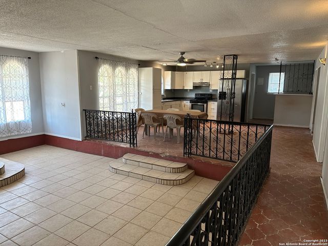 403.5 RETTA ST, Carrizo Springs, TX 78834