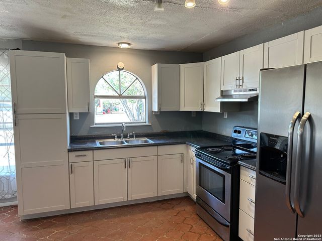 403.5 RETTA ST, Carrizo Springs, TX 78834