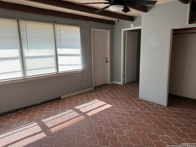 403.5 RETTA ST, Carrizo Springs, TX 78834