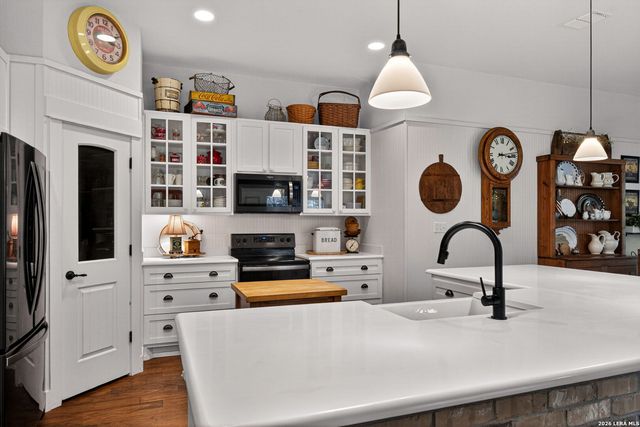 2 SONATA CIR, Wimberley, TX 78676