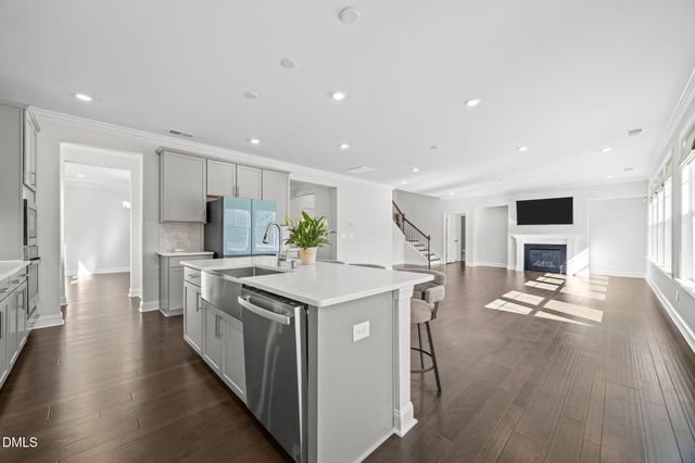 160 Cramerton Drive, Holly Springs, NC 27540