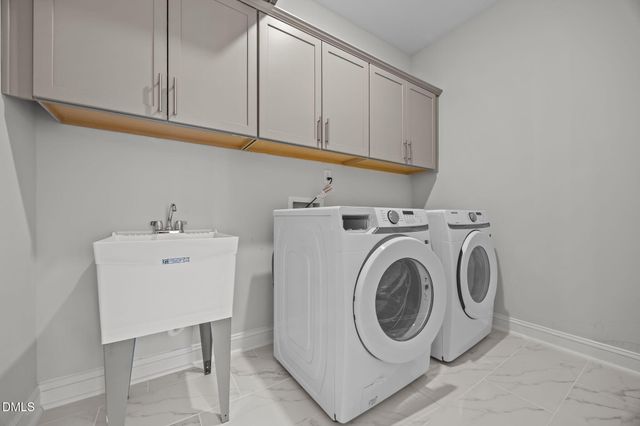 160 Cramerton Drive, Holly Springs, NC 27540