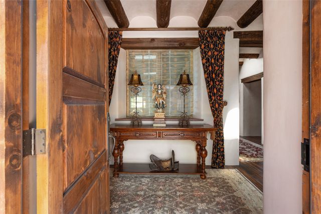 15 Calle Ojitos, Santa Fe, NM 87506