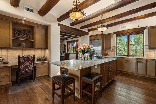 15 Calle Ojitos, Santa Fe, NM 87506