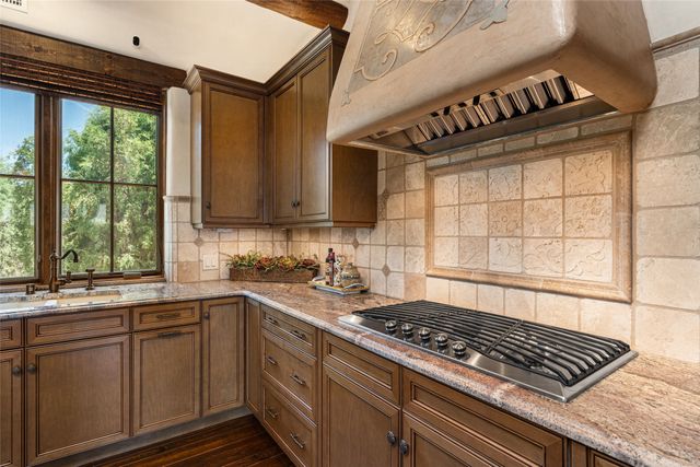 15 Calle Ojitos, Santa Fe, NM 87506