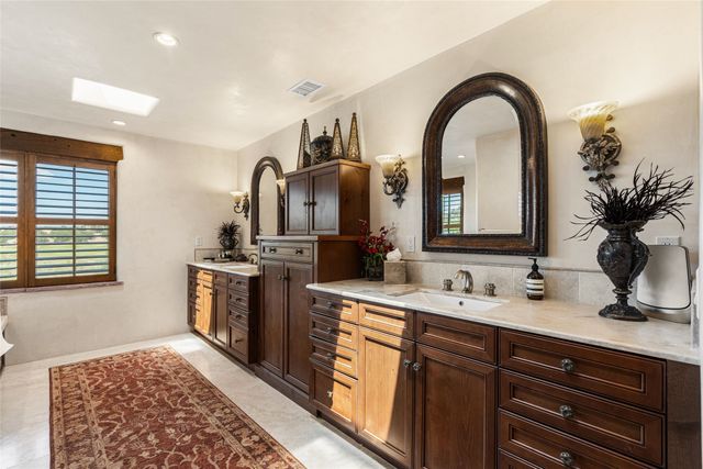 15 Calle Ojitos, Santa Fe, NM 87506
