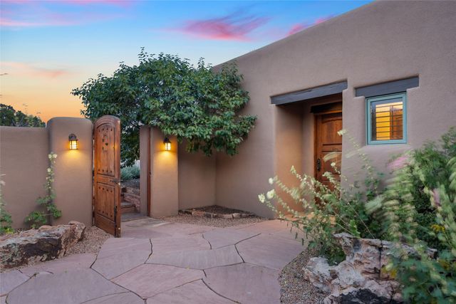 15 Calle Ojitos, Santa Fe, NM 87506