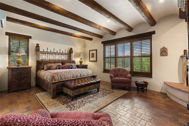 15 Calle Ojitos, Santa Fe, NM 87506