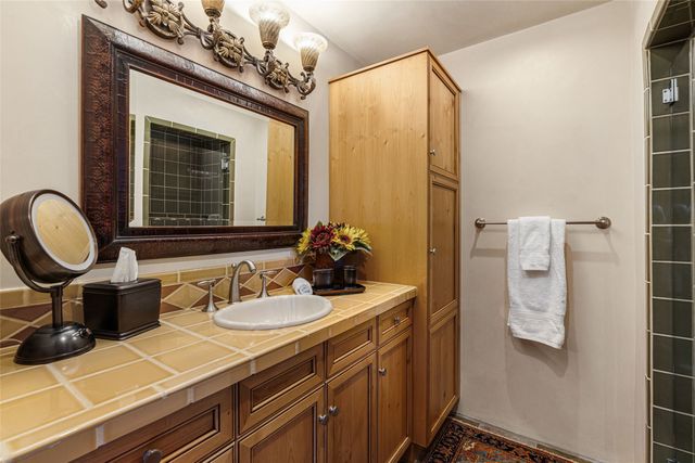15 Calle Ojitos, Santa Fe, NM 87506