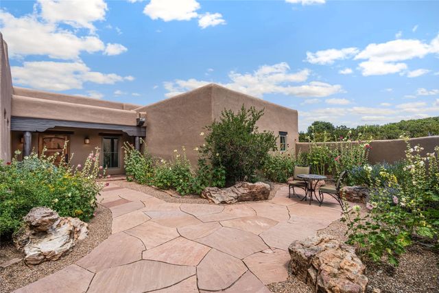 15 Calle Ojitos, Santa Fe, NM 87506