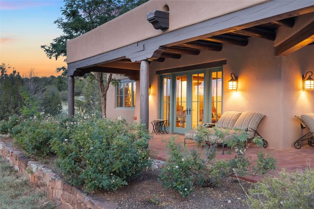 15 Calle Ojitos, Santa Fe, NM 87506