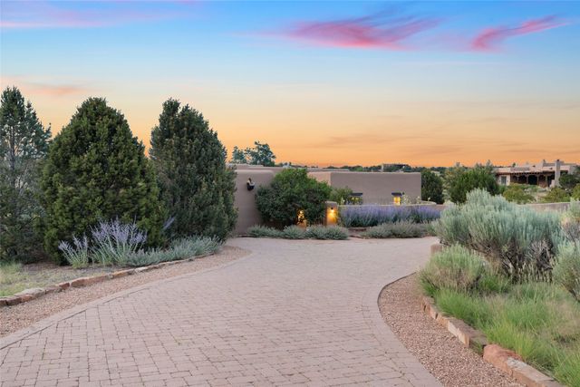 15 Calle Ojitos, Santa Fe, NM 87506
