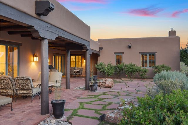15 Calle Ojitos, Santa Fe, NM 87506